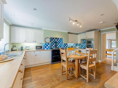 Iekārtas, 5 Bed in Aberystwyth oc-58889 in Blaenplwyf