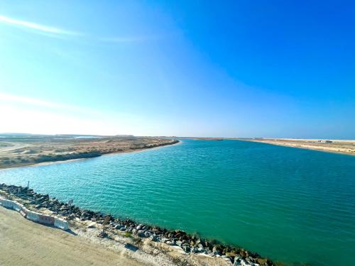 Ajmal Makan Blue Bay Walk in 烏姆古韋恩