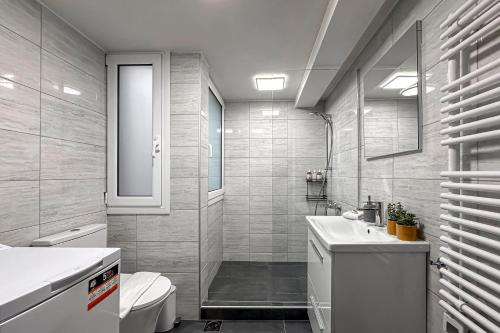 Vintage Kolonaki Luxury Penthouse Suite - image 10