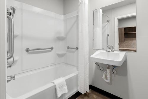 Savannah Suites Atlanta Airport - image 4