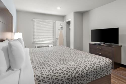 Savannah Suites Atlanta Airport - image 6