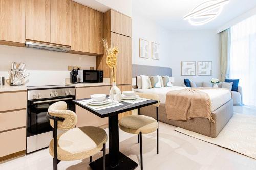 Minimalist Luxe Studio in the City - image 8