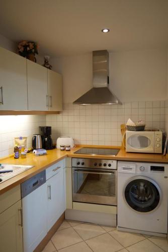 Inselblume 74 - Ferienwohnung mit Balkon am Yachthafen in Sudstrandpromenade