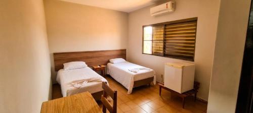 2 twin beds