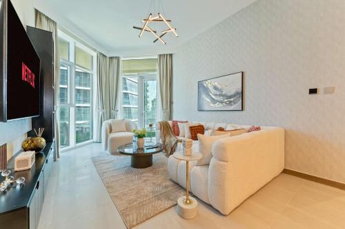 Luxury 2BR with Stunning Lake View in Business Bay - image 8