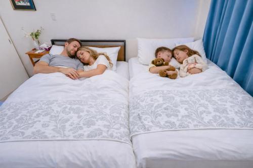 2BR in Tokyo 40 sqm 10 min walk to subway Direct access to Ueno and Akihabara Quiet Ideal for families and groups