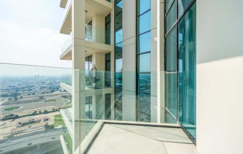 Elegant High Floor 2BR Furnished Urban Oasis - image 10