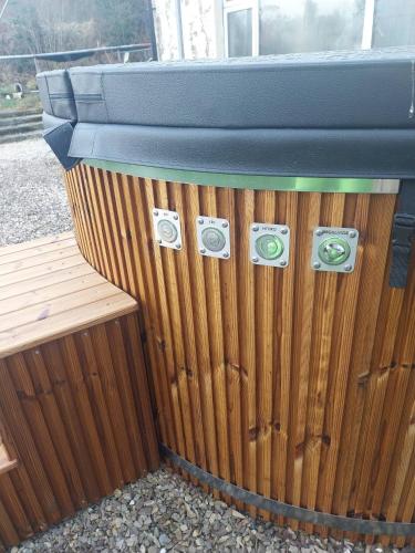 Large Cottage overlooking tranquil village Kerry in 凱利郊區