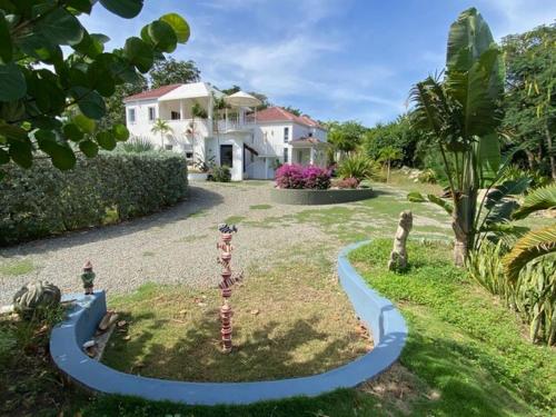 Cedars White House in Antigva ir Barbuda