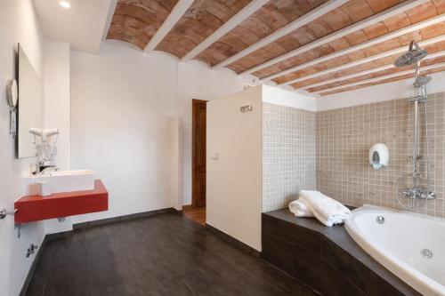 room detail thumbnail 2