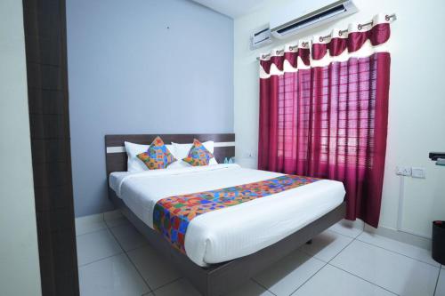 Town Space Apartment Hotel - Kakkalur