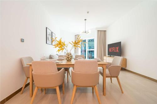 Stunning 2BR Apt High-Floor Breathtaking Views - image 7