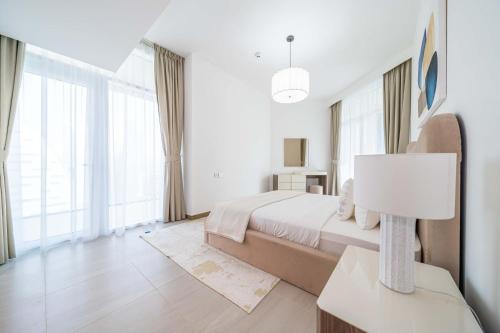 Stunning 2BR Apt High-Floor Breathtaking Views - image 8