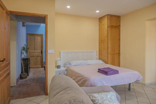 Apartamento con balcón en Sant Jaume (Apartamento con balcon en Sant Jaume) in San Jaime De Llierca