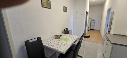 設施, 門特梅斯公寓 (Monteur und Messewohnung) in 羅德高