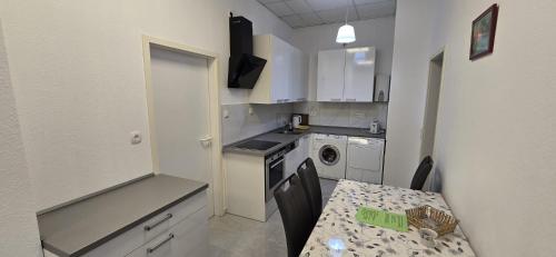 廚房, 門特梅斯公寓 (Monteur und Messewohnung) in 羅德高