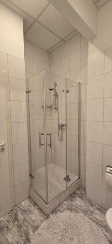 淋浴間, 門特梅斯公寓 (Monteur und Messewohnung) in 羅德高