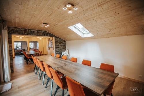 Le Grand Cerf 25 pers, Malmedy- Chalet rustique, jardin in Malmedy