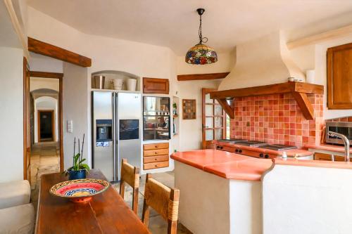 Magnifique Villa Provencal avec Piscine et Vue Mer in Trois Moulins