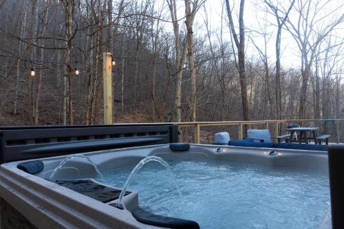The Mountain Magnolia-Hot Tub on Private Deck - image 8