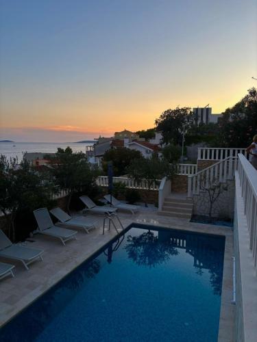 A környék, Luxury Beachfront Villa Carlisa in Okrug Gornji