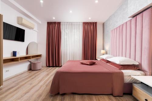 Hotel Minerva - Tap to explore photos