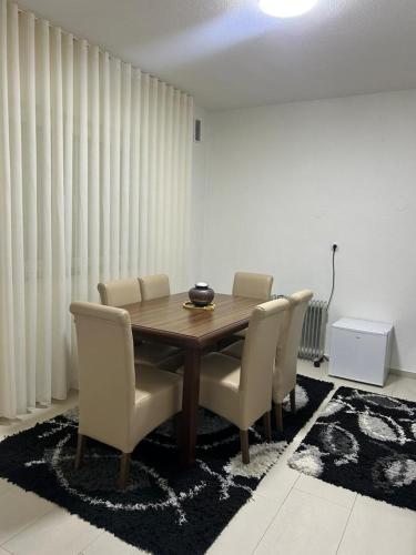 Central apartment 3 in Гнилане