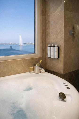 ห้องน้ำ, Swissotel Jeddah Al Hamra in เจดดาห์