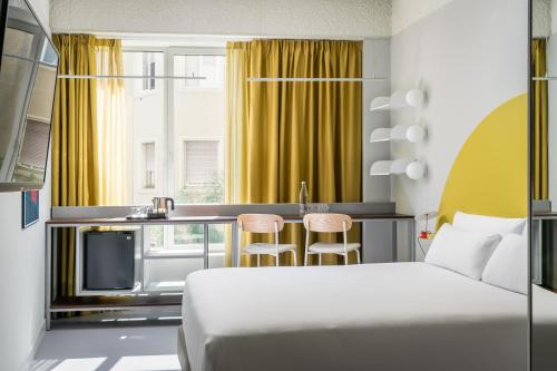 room detail thumbnail 1