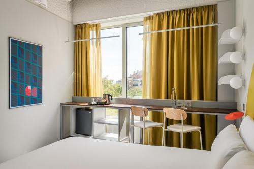 room detail thumbnail 1