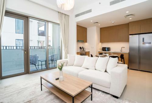 HomesGetaway- Lavish 2BR in Creek Bayshore 4 - image 11