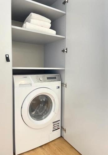 Apartment with lift in Saint-Germain-des-Prés - image 7