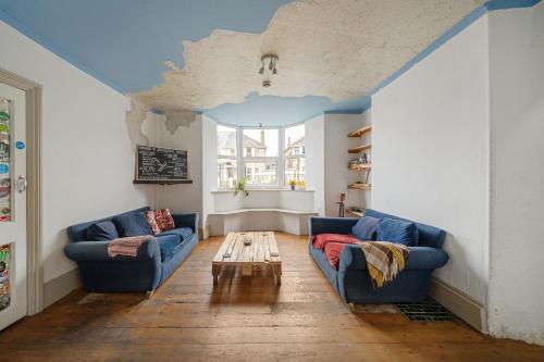 Pub/lounge, Breakwater Hostel in Newquay