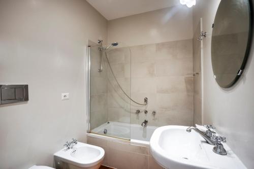 Gatsby Guest House - image 19