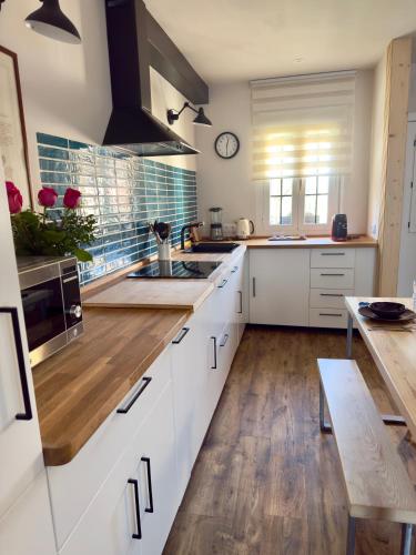 virtuve, Casa del Concejo Segovia Aire acondicionado y jardín (Casa del Concejo Segovia Aire acondicionado y jardin) in Navas de Riofrio