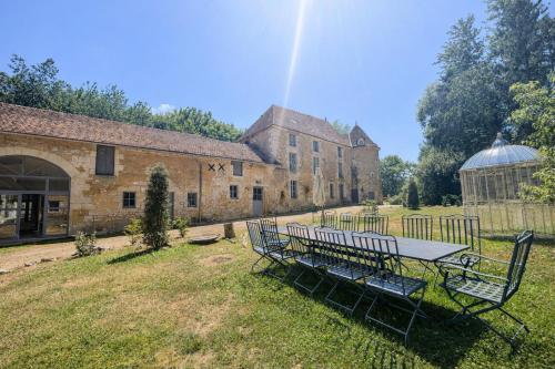 Сад, Le manoir de Saint-Ouen avec piscine chauffée intérieure (Le manoir de Saint-Ouen avec piscine chauffee interieure) in Belleme