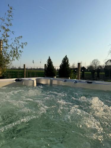Hot tub, Natuurhuisje Heeren van Acquoy in Rhenoy