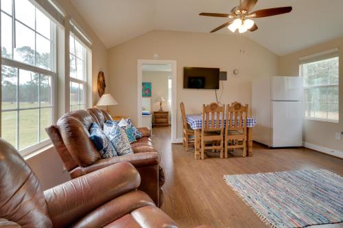 Tranquil Plantersville Cabin Farm Animals On-Site in Magnolia (TX)