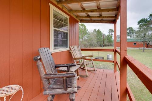 Tranquil Plantersville Cabin Farm Animals On-Site in Magnolia (TX)