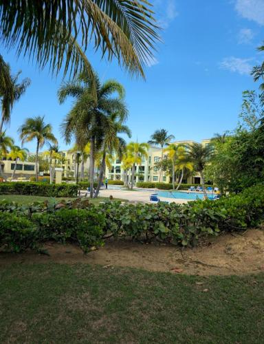 Alrededores, Entire Apartment With Pool View Aquatika Loiza in Carolina