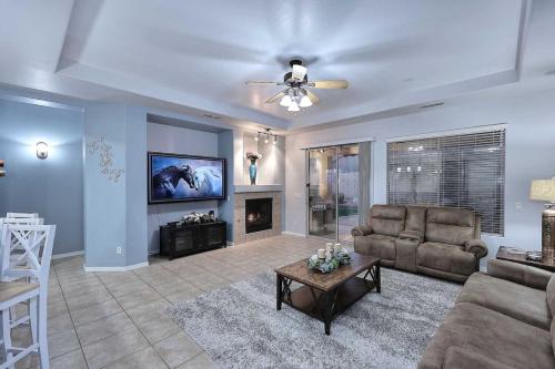 Desert Escape with Private Pool and Jet Tub, 3BR Home in Tramonto
