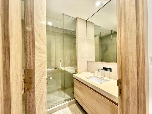 High-Floor 1BR with Burj Khalifa View SOL BAY - image 13