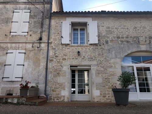 Logement calme avec parking gratuit - proche Angouleme gîte à louer Fléac