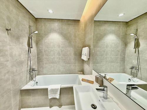 A Modern 1BR Apartment with Cozy Balcony - image 7