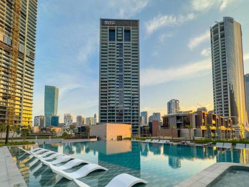 Peninsula Tower 1 - New Elegant Unit with Top Amenities - main image