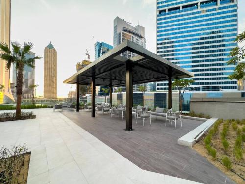 Peninsula Tower 1 - New Elegant Unit with Top Amenities - image 6