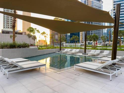 Peninsula Tower 1 - New Elegant Unit with Top Amenities - image 2