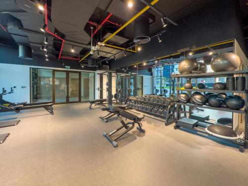 Peninsula Tower 1 - New Elegant Unit with Top Amenities - image 5