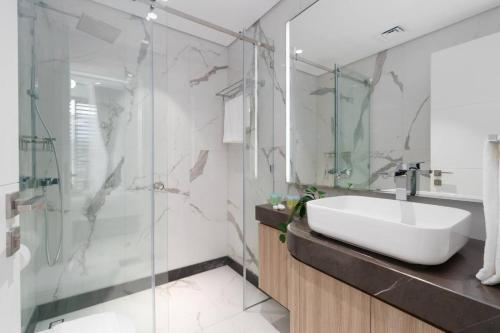 The Pinnacle - Modern Unit in Dubai Hill across Park - image 5