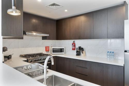 Special Deal Stylish 3BR Apartment Wasl 1Residences - image 7